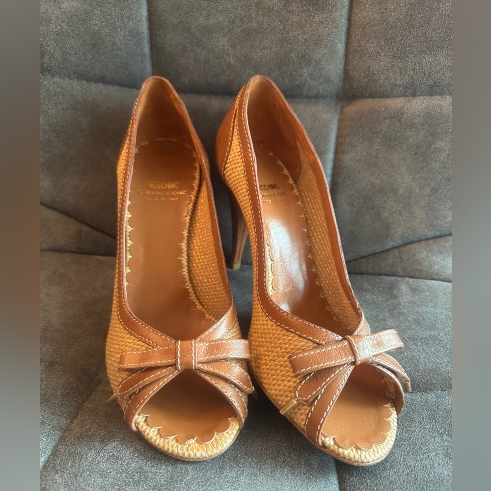 Vintage Moschino Brown and Tan‎ Heels